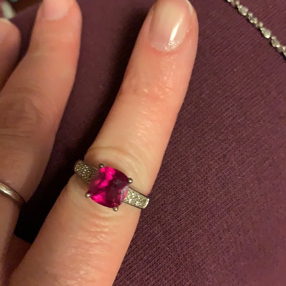 Ruby (Synthetic) with Diamond chips ( genuine) 925 stamped - Picture 8 of 12